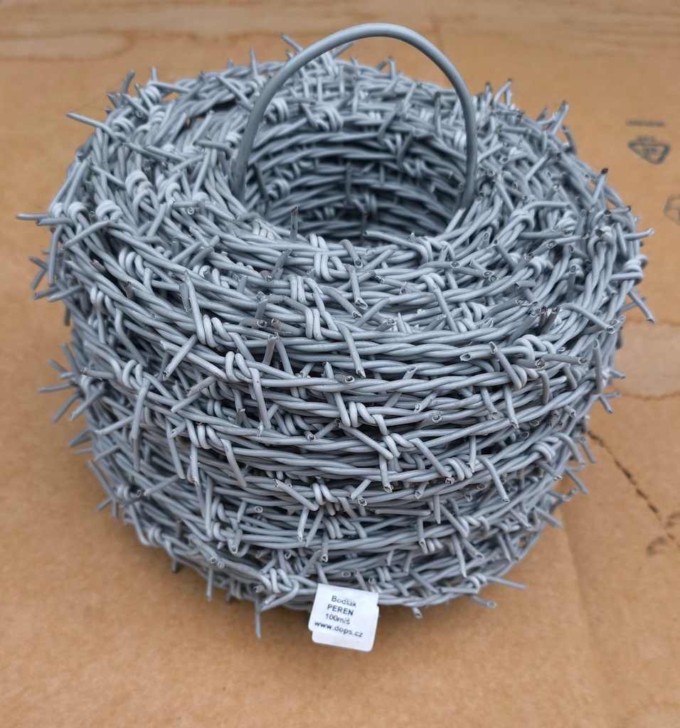 filo spinato grigio